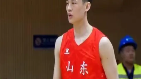 大连后卫李昂加盟武汉三镇英博球员转会解析